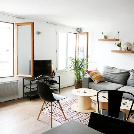 Hostnfly - Charming Near Republic