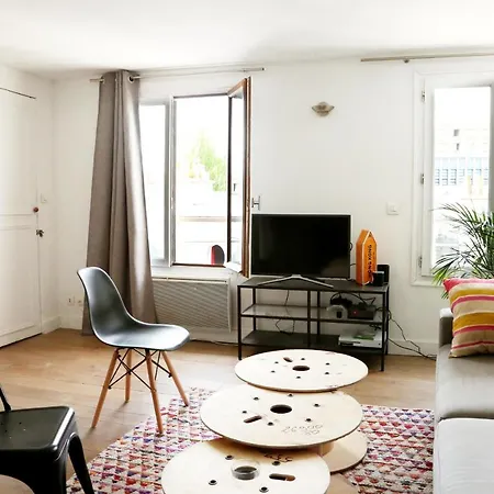 Hostnfly - Charming Near Republic Lejlighed *