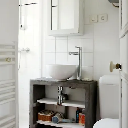 Hostnfly - Charming Near Republic *